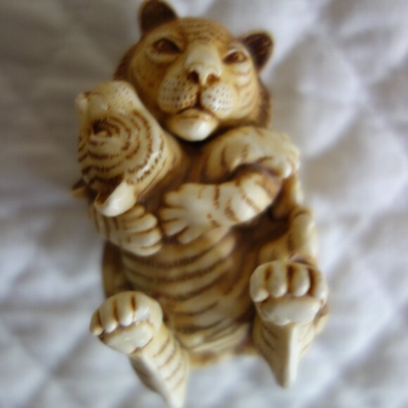 Vtg HARMONY KINGDOM Of the Same Stripe / Pride & Joy Tiger Mom Cub Trinket Box - Picture 1 of 5